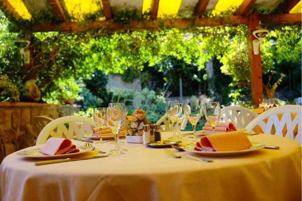 L' Escapade Hotel & Restaurant Le Pradet Εξωτερικό φωτογραφία