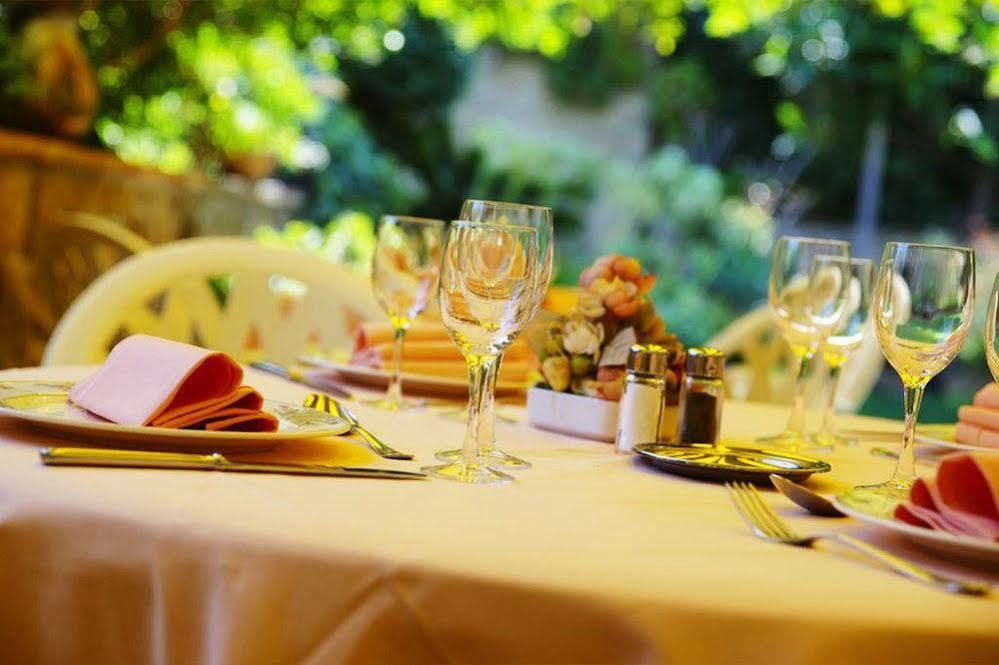 L' Escapade Hotel & Restaurant Le Pradet Εξωτερικό φωτογραφία
